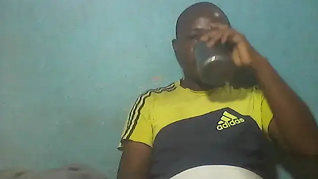 Snapshot of little__joy chatting on May 13, 2026, 9:33 pm little joy online show from May 13, 2026, 9:33 pm