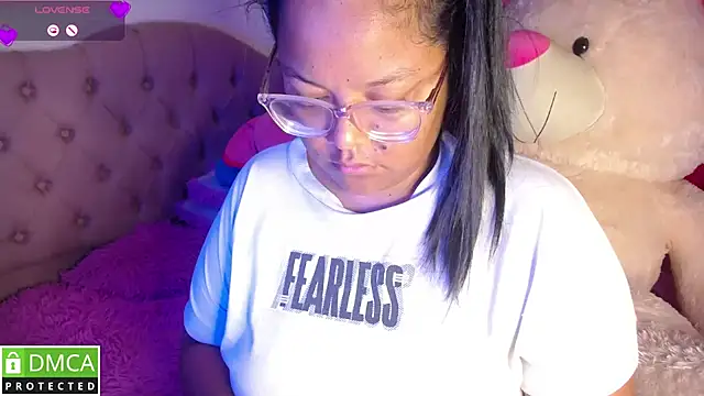 Snapshot of KittyHot20 chatting on December 17, 2025, 5:19 pm KittyHot20 online show from December 17, 2025, 5:19 pm