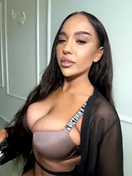 CardiSweetBaby online show from October 25, 2025, 11:51 am