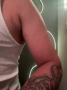 Snapshot of treb818 chatting on February 8, 2026, 10:24 pm treb818 online show from February 8, 2026, 10:24 pm