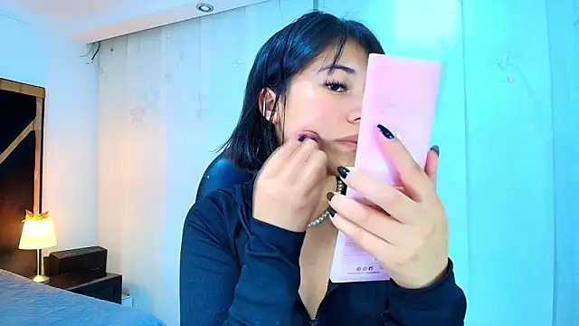 Snapshot of lina_bedoya_ chatting on February 2, 2026, 11:42 am lina bedoya online show from February 2, 2026, 11:42 am