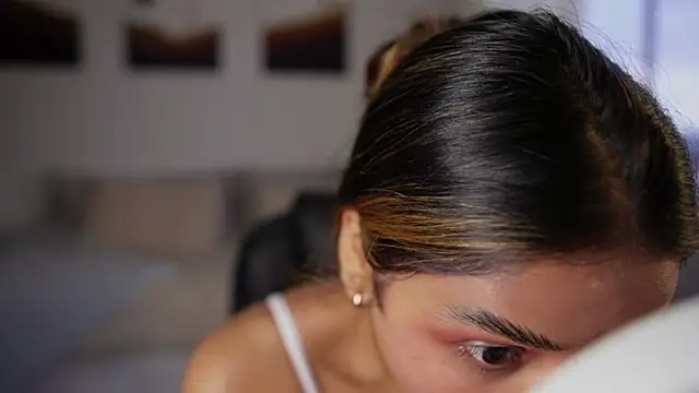 Snapshot of SaraParisi chatting on October 23, 2025, 10:30 pm SaraParisi online show from October 23, 2025, 10:30 pm