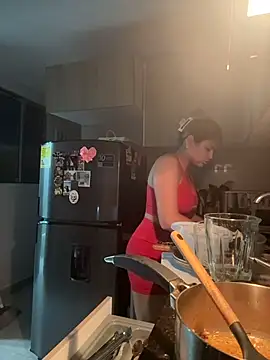 Snapshot of SaraParisi chatting on October 28, 2025, 11:07 pm SaraParisi online show from October 28, 2025, 11:07 pm