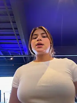 Snapshot of SaraParisi chatting on October 31, 2025, 5:36 pm SaraParisi online show from October 31, 2025, 5:36 pm