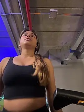 Snapshot of SaraParisi chatting on November 13, 2025, 5:01 pm SaraParisi online show from November 13, 2025, 5:01 pm