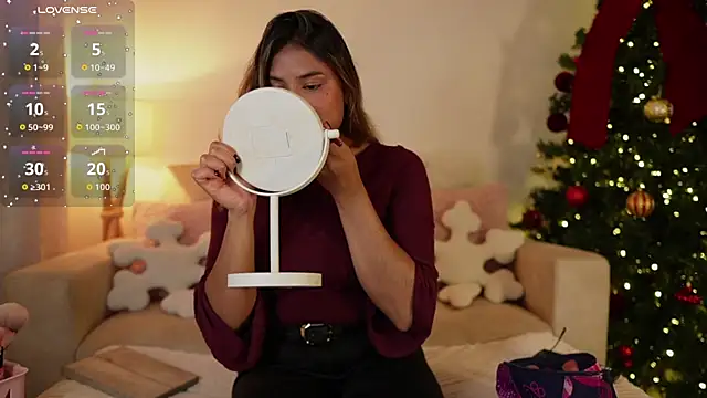 Snapshot of SaraParisi chatting on November 17, 2025, 1:11 am SaraParisi online show from November 17, 2025, 1:11 am