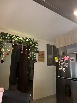 Snapshot of SaraParisi chatting on November 24, 2025, 10:53 pm SaraParisi online show from November 24, 2025, 10:53 pm