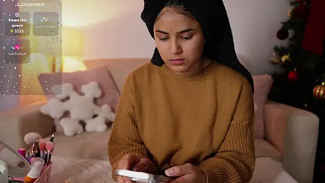 Snapshot of SaraParisi chatting on November 27, 2025, 10:45 pm SaraParisi online show from November 27, 2025, 10:45 pm