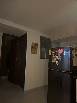 Snapshot of SaraParisi chatting on December 4, 2025, 10:40 pm SaraParisi online show from December 4, 2025, 10:40 pm