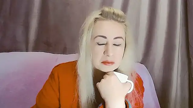 Snapshot of Olesya chatting on December 18, 2025, 2:28 am Olesya online show from December 18, 2025, 2:28 am