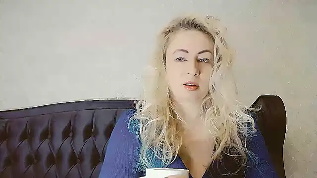 Snapshot of Olesya chatting on January 9, 2026, 4:15 am Olesya online show from January 9, 2026, 4:15 am