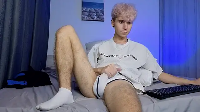Joseph  Quinn online show from May 22, 2026, 4:34 pm