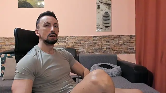 HotHunkTrainer online show from February 23, 2026, 9:17 am