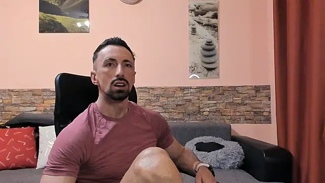 HotHunkTrainer online show from May 31, 2026, 8:32 am