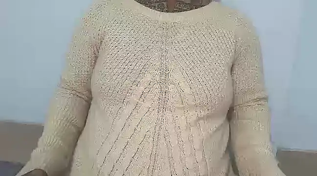 Snapshot of ROSE_004 chatting on February 25, 2025, 8:14 am ROSE 004 online show from February 25, 2025, 8:14 am