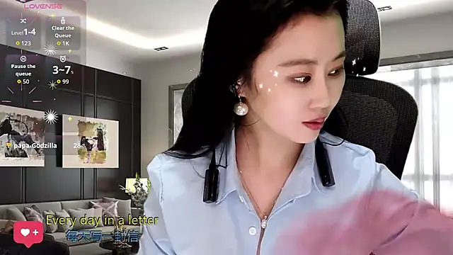 W-E-N-123 online show from November 28, 2025, 1:41 am