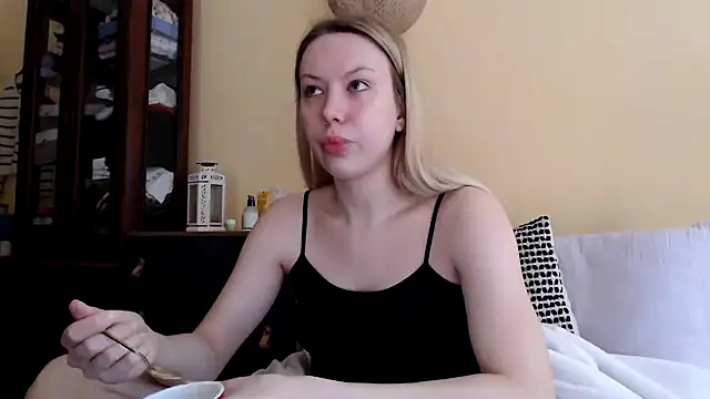Snapshot of Scarlettford chatting on December 3, 2024, 8:49 am Scarlettford online show from December 3, 2024, 8:49 am