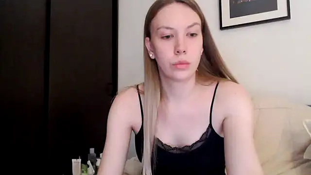 Snapshot of Scarlettford chatting on November 27, 2025, 1:35 pm Scarlettford online show from November 27, 2025, 1:35 pm