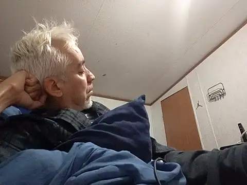 Xoc8  online show from November 4, 2025, 10:53 pm