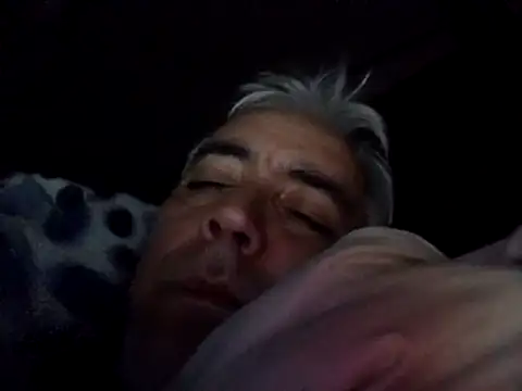 Xoc8  online show from November 9, 2025, 1:31 pm