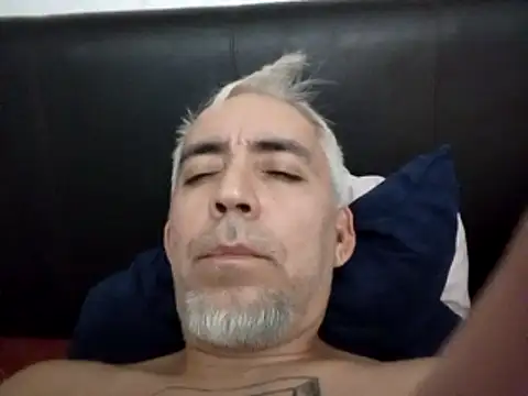 Xoc8  online show from November 11, 2025, 11:43 am