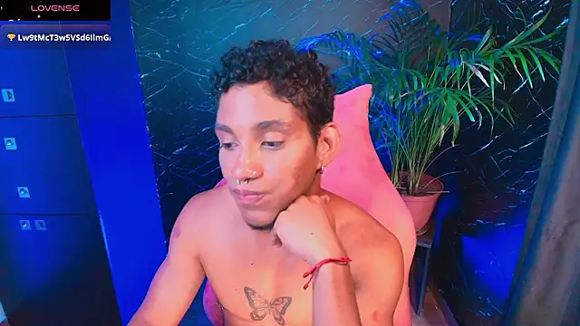 Snapshot of Palo_santo chatting on February 3, 2026, 7:52 pm Palo santo online show from February 3, 2026, 7:52 pm