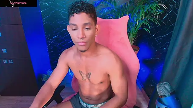 Snapshot of Palo_santo chatting on February 15, 2026, 2:14 pm Palo santo online show from February 15, 2026, 2:14 pm