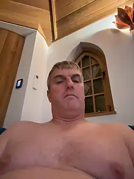 Snapshot of Fatbigtitsmarc chatting on November 9, 2025, 2:43 am Fatbigtitsmarc online show from November 9, 2025, 2:43 am