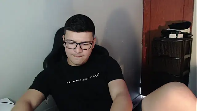 Snapshot of Plug_Control chatting on January 8, 2026, 6:54 pm Plug Control online show from January 8, 2026, 6:54 pm