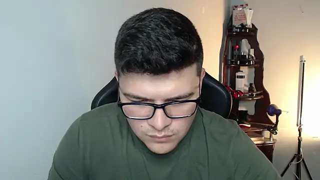 Snapshot of Plug_Control chatting on March 1, 2026, 7:16 pm Plug Control online show from March 1, 2026, 7:16 pm