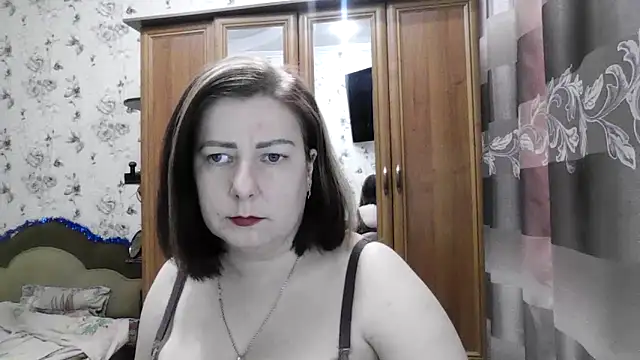 Snapshot of SophieNightAh chatting on January 7, 2026, 5:26 pm SophieNightAh online show from January 7, 2026, 5:26 pm