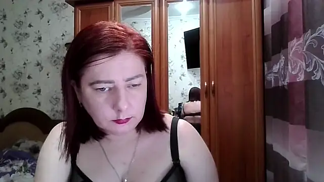 Snapshot of SophieNightAh chatting on February 4, 2026, 3:29 pm SophieNightAh online show from February 4, 2026, 3:29 pm