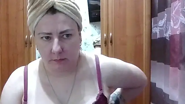 Snapshot of SophieNightAh chatting on February 5, 2026, 3:38 pm SophieNightAh online show from February 5, 2026, 3:38 pm