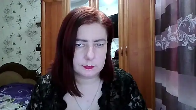 Snapshot of SophieNightAh chatting on February 13, 2026, 5:31 pm SophieNightAh online show from February 13, 2026, 5:31 pm