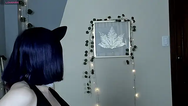 BlueBerry     online show from November 12, 2025, 6:41 pm