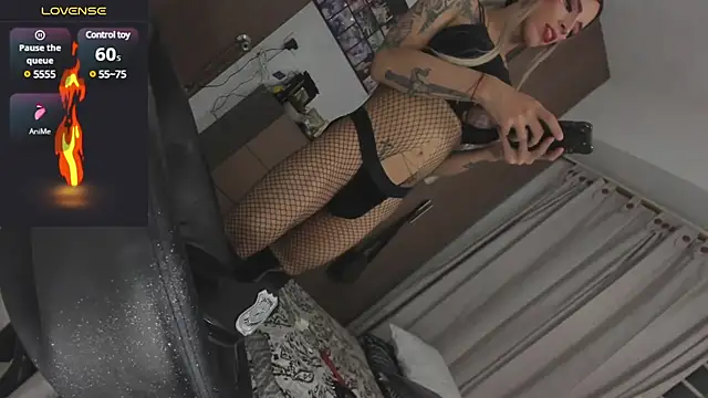 Snapshot of MissIvanna chatting on March 18, 2025, 1:43 am MissIvanna online show from March 18, 2025, 1:43 am