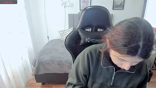 Amy joones online show from October 1, 2025, 12:22 pm