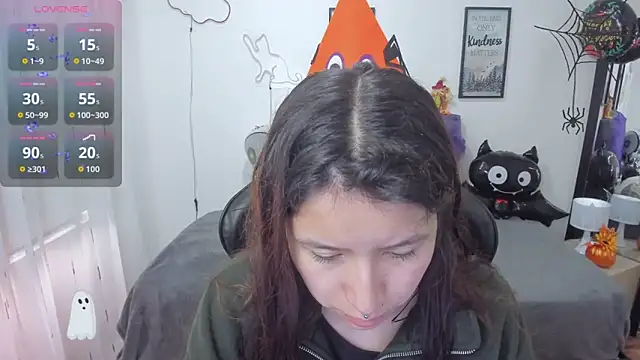 Amy joones online show from October 31, 2025, 1:01 pm