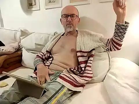 Snapshot of MadProfessor chatting on December 20, 2024, 3:21 pm MadProfessor online show from December 20, 2024, 3:21 pm