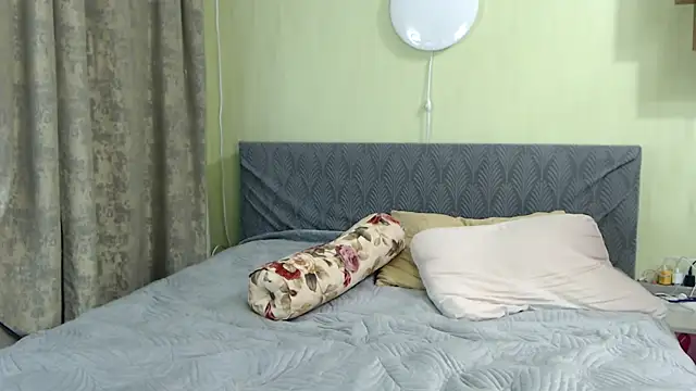 Snapshot of Kira_Miler chatting on December 23, 2025, 6:44 am Kira Miler online show from December 23, 2025, 6:44 am