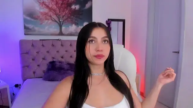 Julianaa Castro  online show from March 22, 2025, 11:42 am