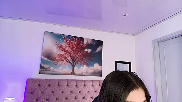 Julianaa Castro  online show from November 26, 2025, 11:55 am