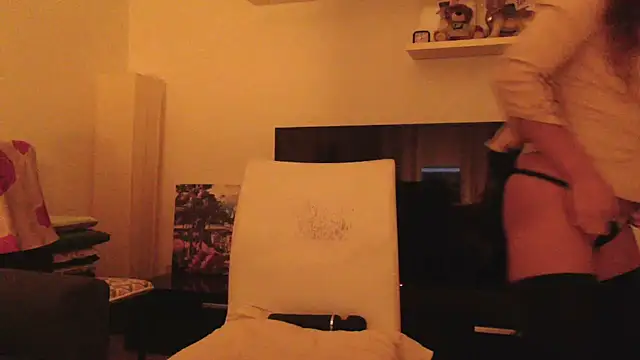 Snapshot of fragrance72 chatting on October 4, 2025, 5:16 am fragrance72 online show from October 4, 2025, 5:16 am