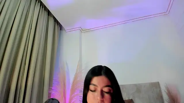 Snapshot of SiennaVidaal chatting on March 4, 2025, 6:29 pm SiennaVidaal online show from March 4, 2025, 6:29 pm