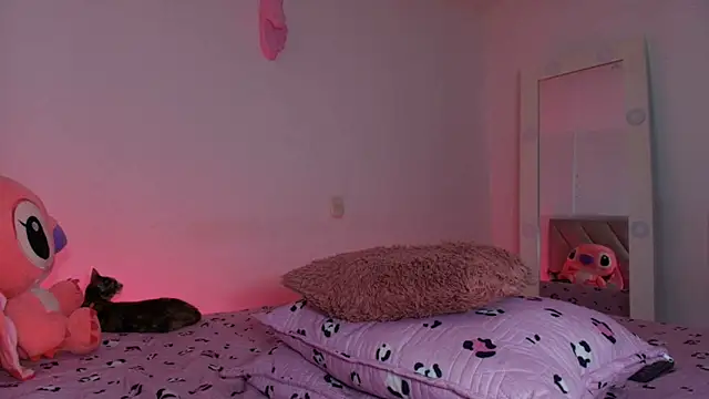 Snapshot of emy_colee chatting on February 20, 2026, 9:37 pm emy colee online show from February 20, 2026, 9:37 pm