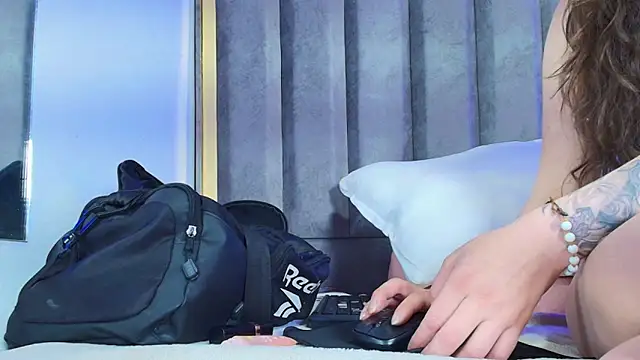 Snapshot of Eda_Bonne chatting on November 29, 2025, 12:41 pm Eda Bonne online show from November 29, 2025, 12:41 pm