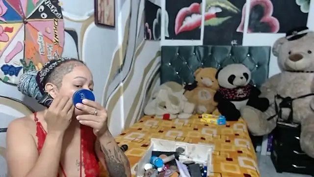 manzanahot9 online show from November 16, 2025, 10:32 am