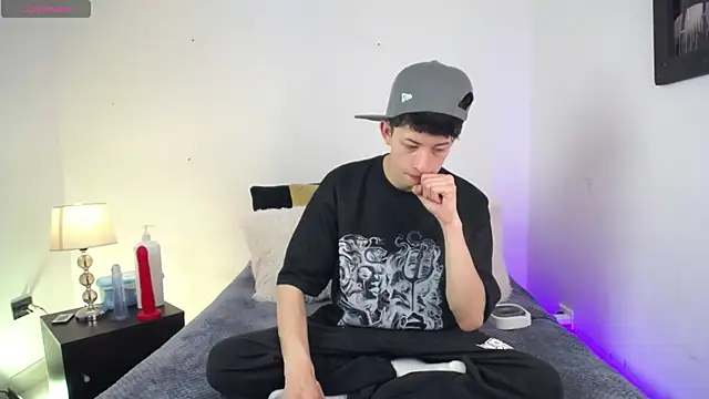 MaikCarver online show from September 22, 2025, 1:02 pm