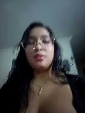 Snapshot of kitty_roouse chatting on February 13, 2026, 6:53 am kitty roouse online show from February 13, 2026, 6:53 am