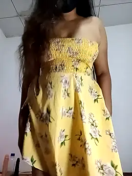 Snapshot of SLZAARA chatting on February 28, 2026, 8:43 pm SLZAARA online show from February 28, 2026, 8:43 pm